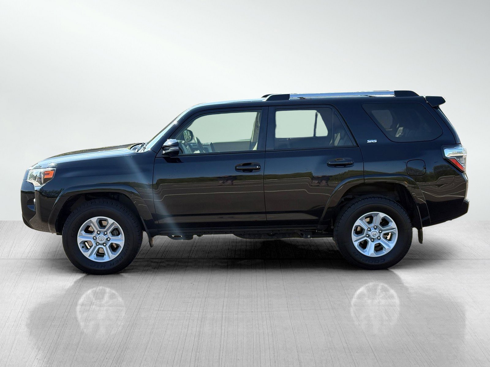 Used 2022 Toyota 4Runner SR5 Premium AWD/4WD image 4