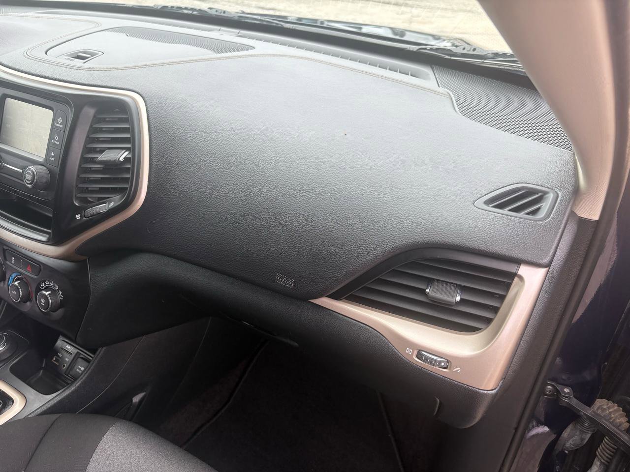Used 2016 Jeep Cherokee Sport AWD/4WD image 45
