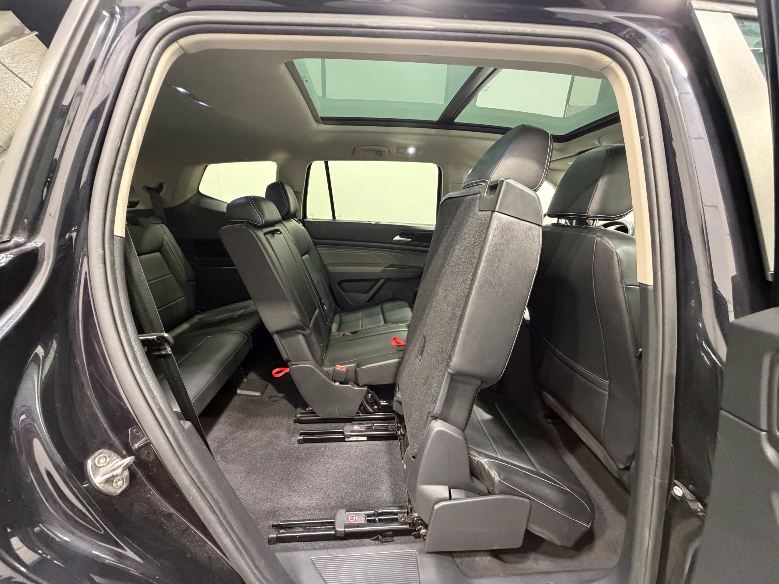 Used 2022 Volkswagen Atlas SE w/ Panoramic Sunroof Package AWD/4WD image 32