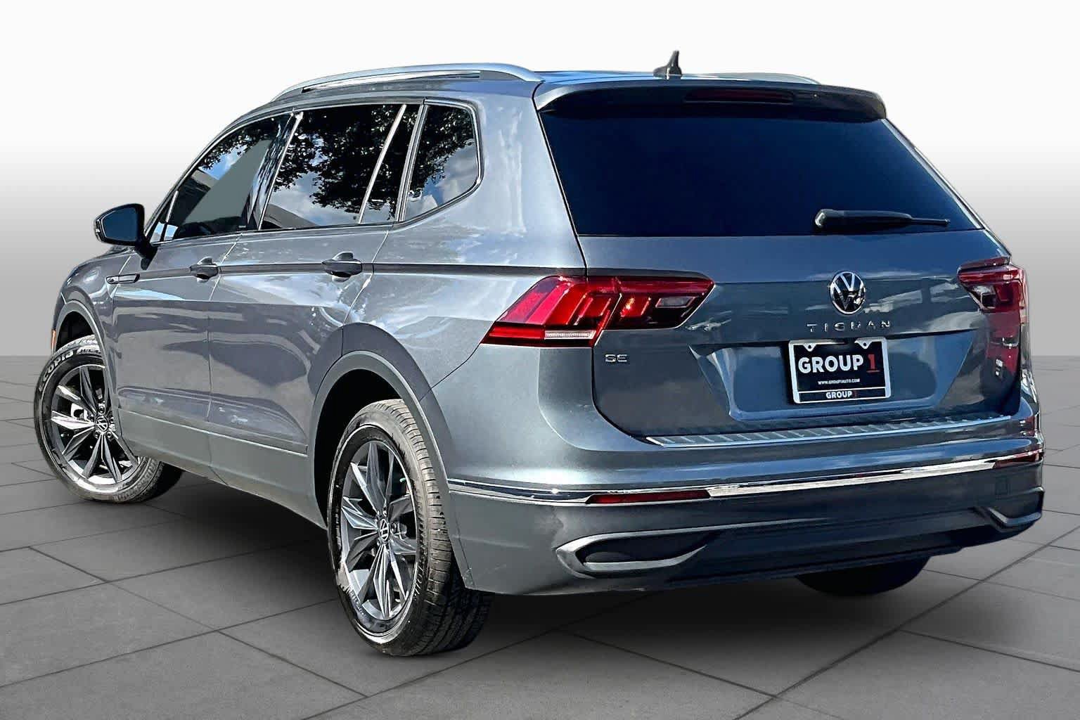 Used 2024 Volkswagen Tiguan SE FWD image 12