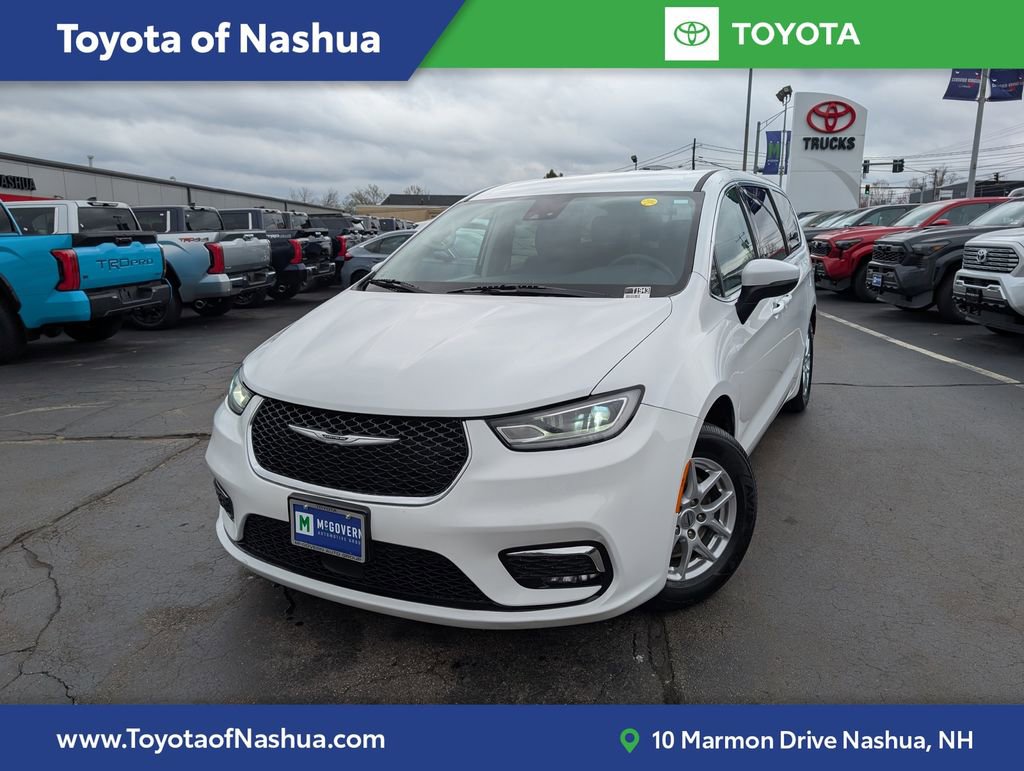 Used 2023 Chrysler Pacifica Touring-L FWD image 1