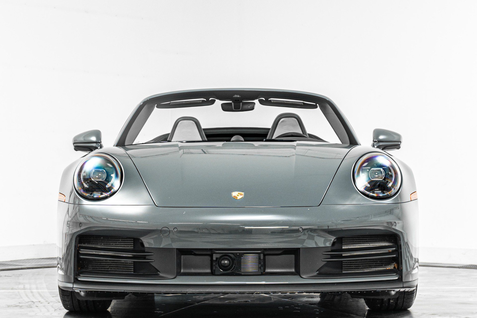 Used 2025 Porsche 911 Carrera RWD image 4