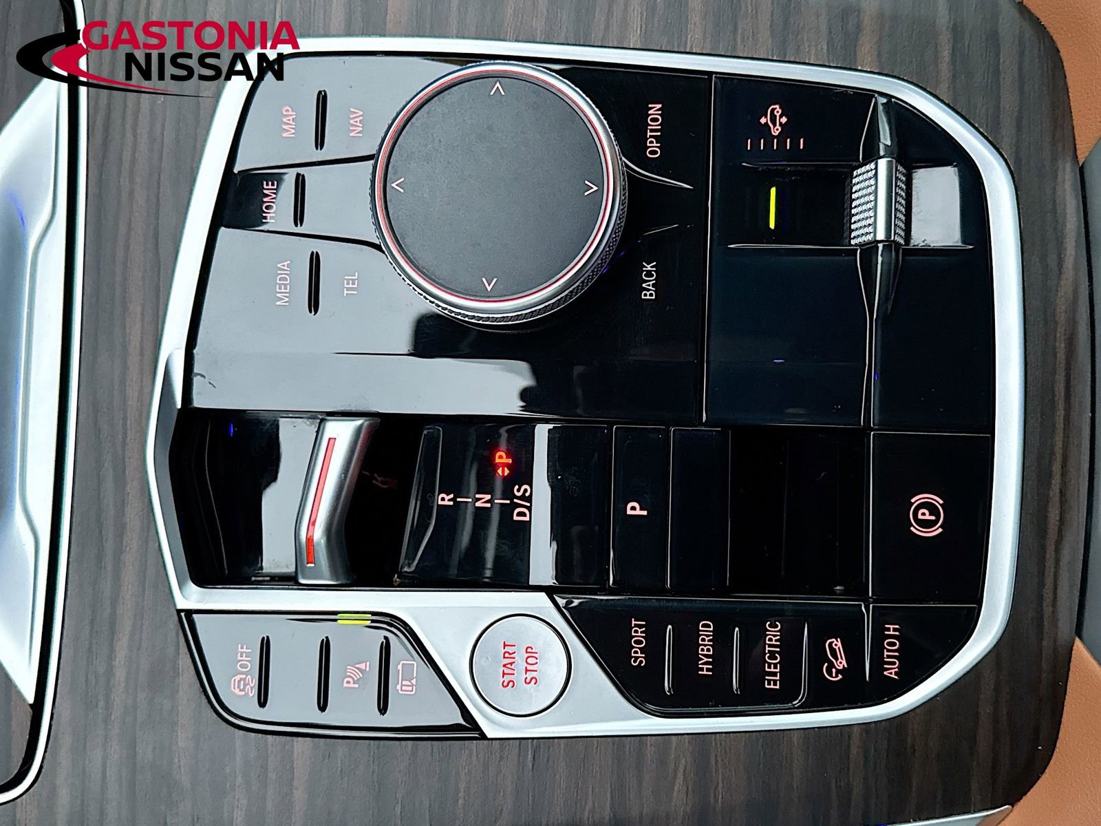 Used 2024 BMW X5 xDrive50e w/ Parking Assistance Package image 27