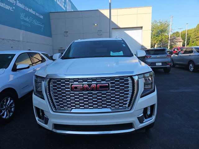 Used 2023 GMC Yukon XL Denali w/ Advanced Technology Package AWD/4WD image 7