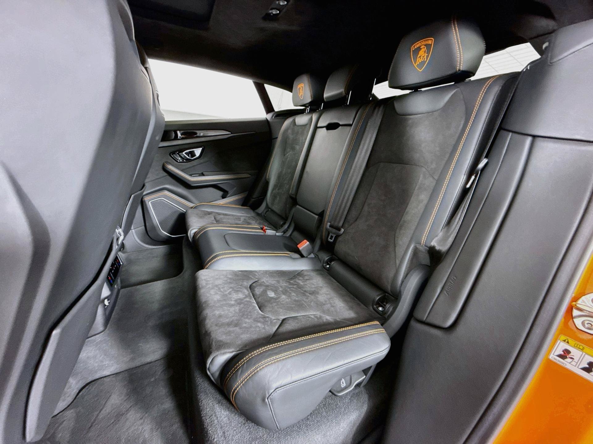 Used 2022 Lamborghini Urus AWD/4WD image 24