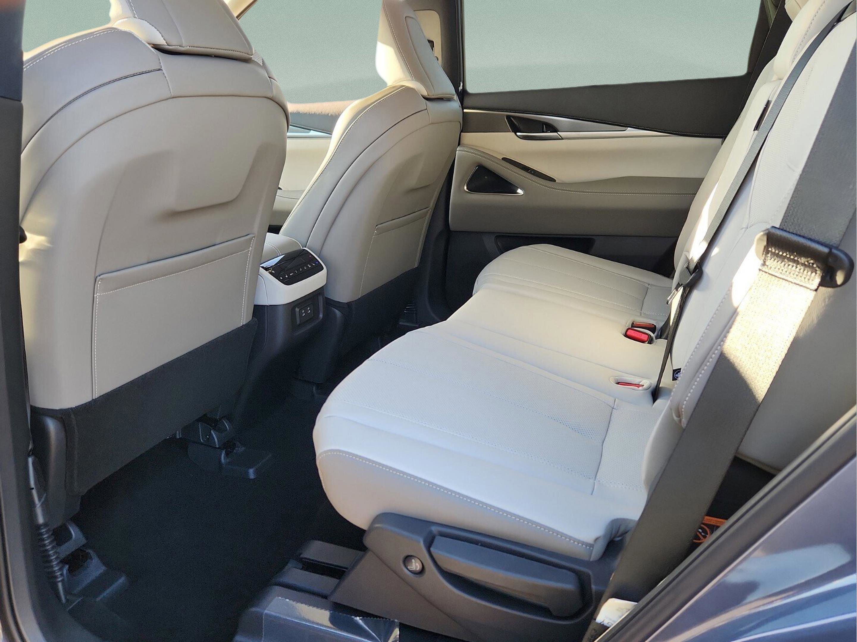 New 2026 INFINITI QX60 Luxe image 10
