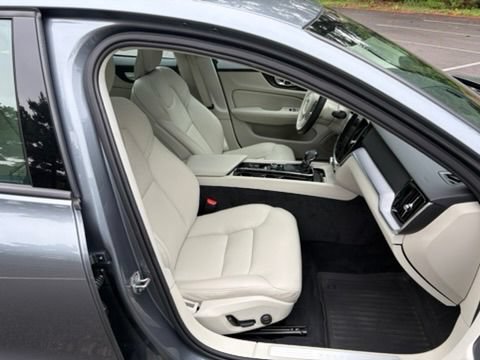 Used 2020 Volvo S60 T6 Momentum AWD/4WD image 32