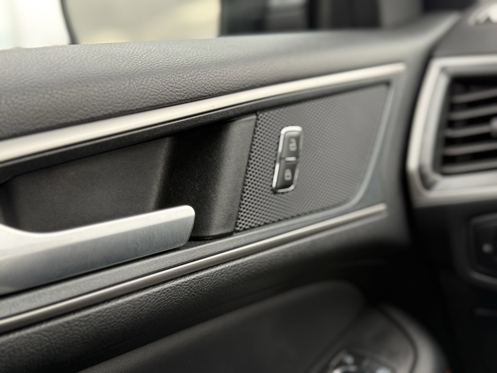 Used 2024 Ford Edge ST-Line image 17