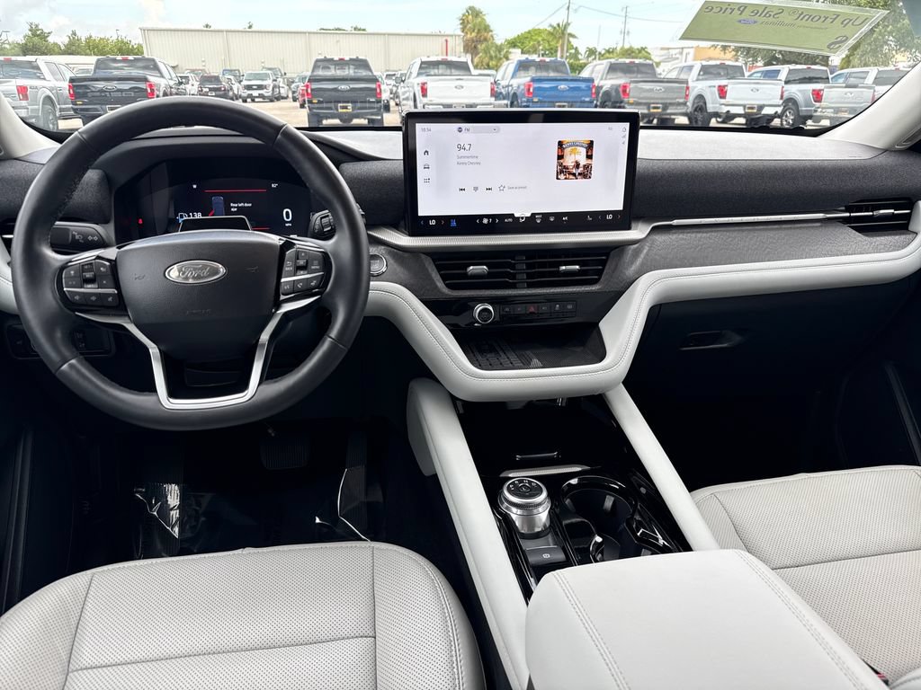 Used 2025 Ford Explorer Platinum w/ Ultimate Package AWD/4WD image 6