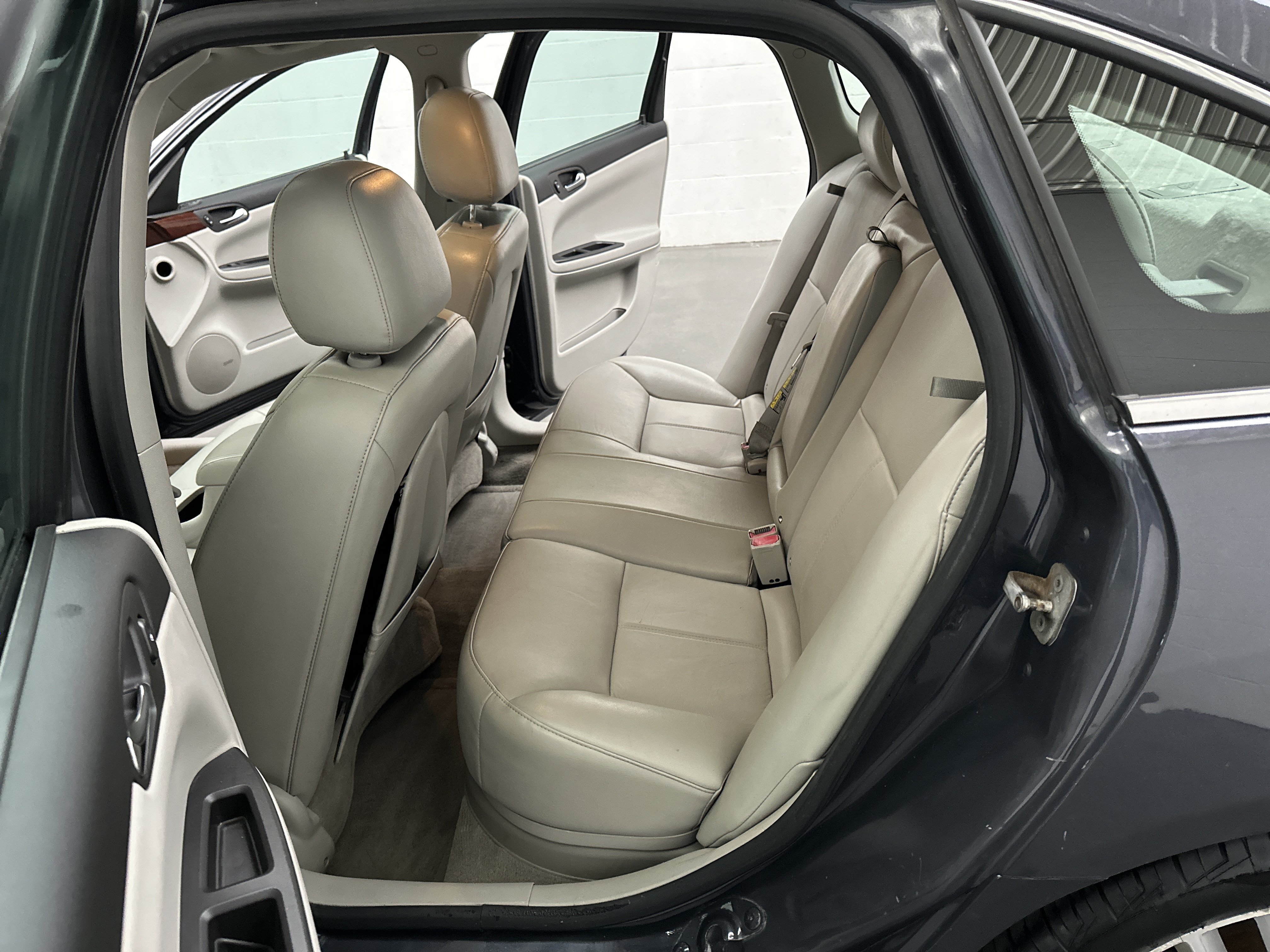 Used 2008 Chevrolet Impala LTZ FWD image 19