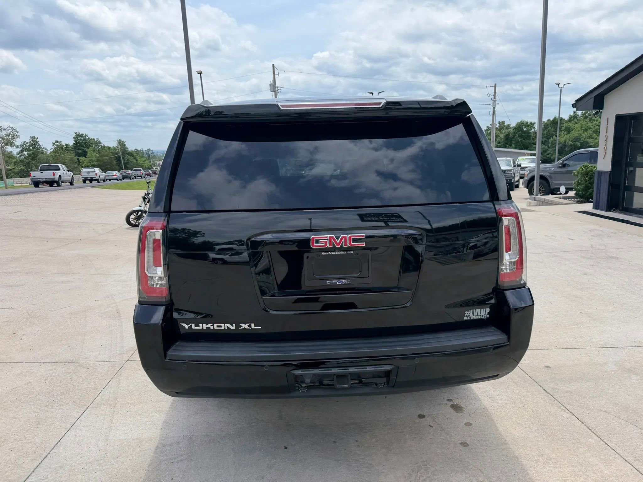 Used 2020 GMC Yukon XL SLT AWD/4WD image 8