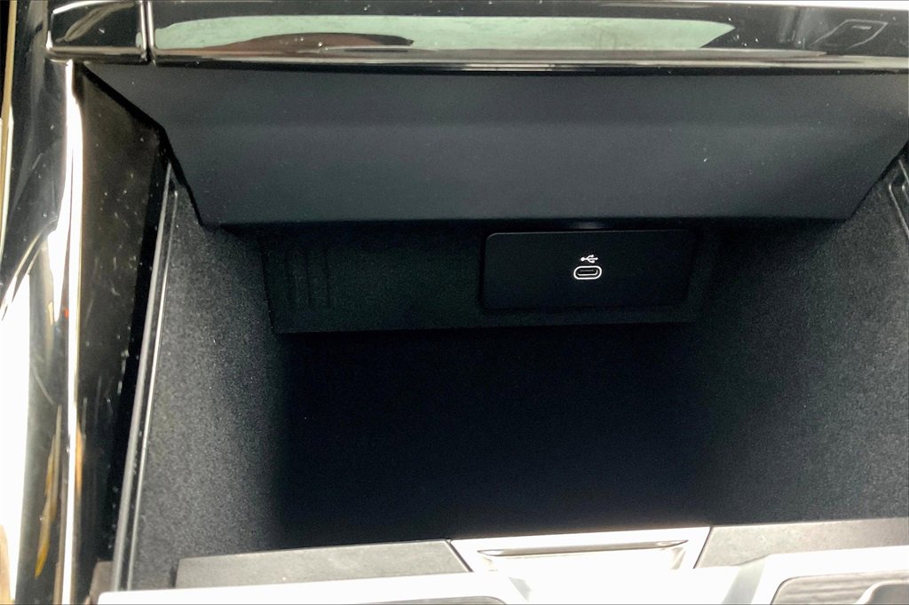 Used 2025 Land Rover Range Rover Sport image 15