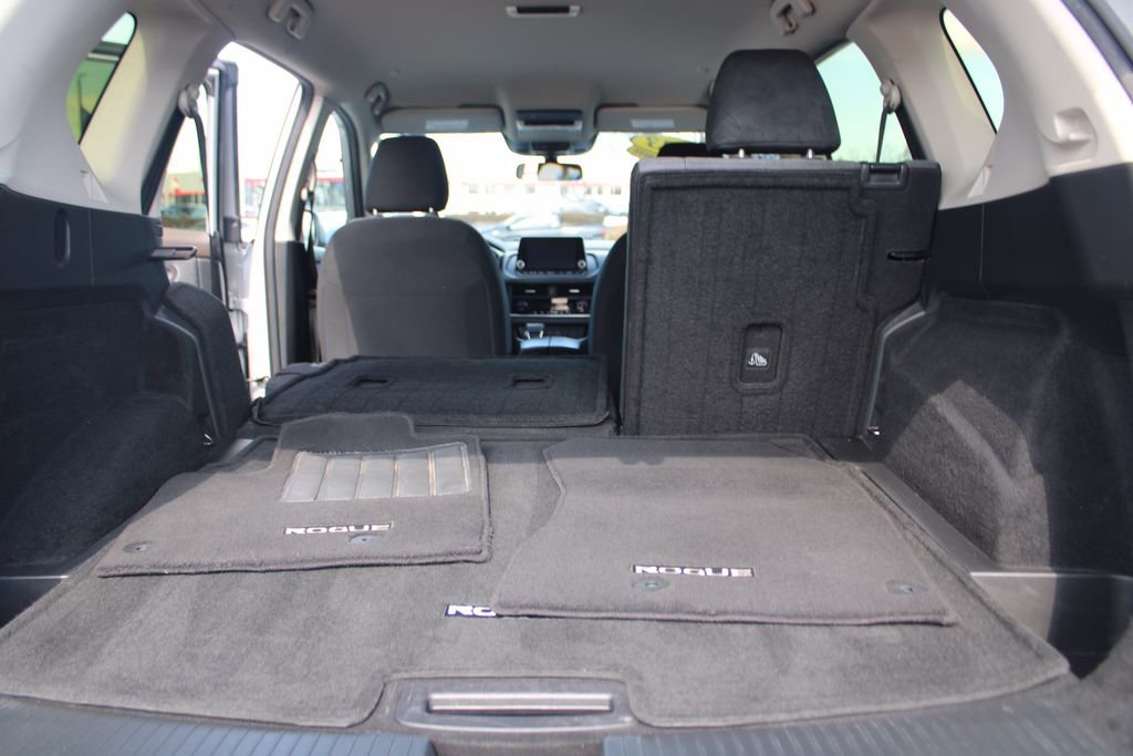 Used 2023 Nissan Rogue SV image 14