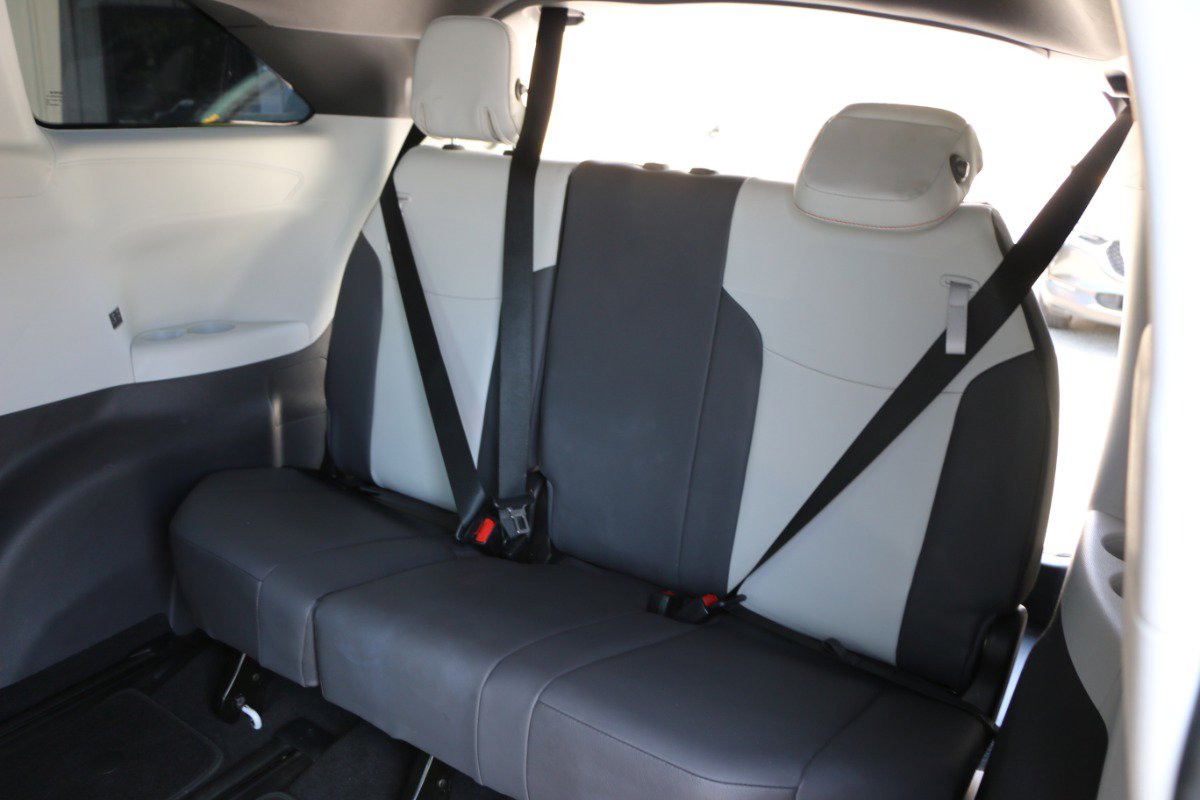 Used 2021 Toyota Sienna XSE FWD image 32