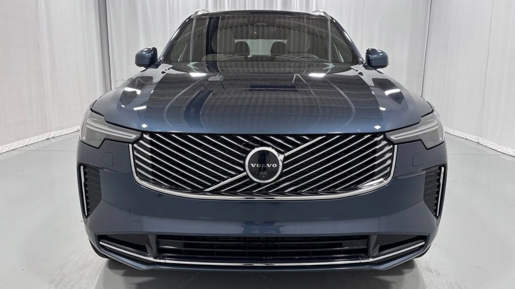 Certified 2026 Volvo XC90 B6 Plus AWD/4WD image 3