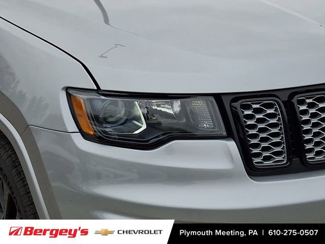 Used 2019 Jeep Grand Cherokee Altitude AWD/4WD image 11