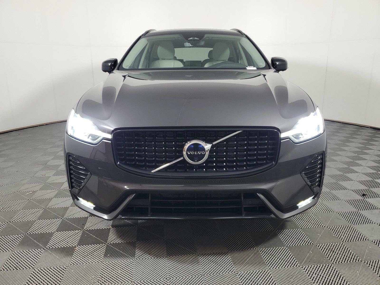 Used 2024 Volvo XC60 B5 Plus w/ Protection Package Premier AWD/4WD image 2
