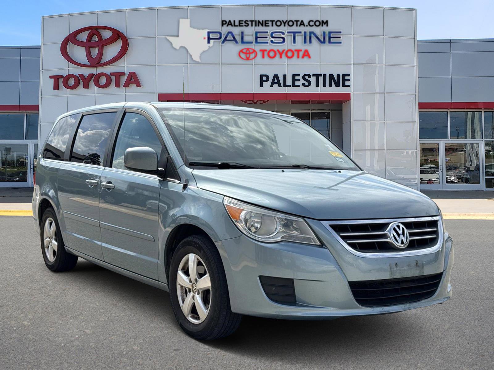 Used 2010 Volkswagen Routan SE