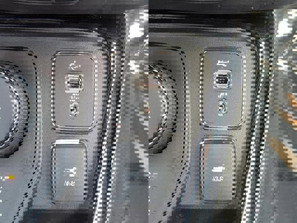 Used 2020 Jeep Compass Latitude image 28