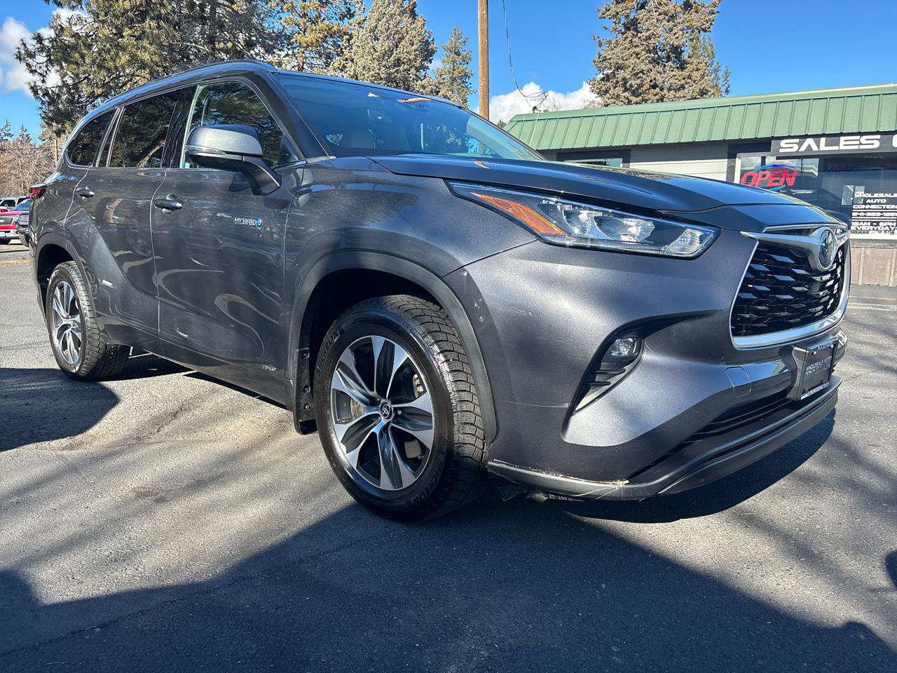 Used 2020 Toyota Highlander XLE AWD/4WD image 9