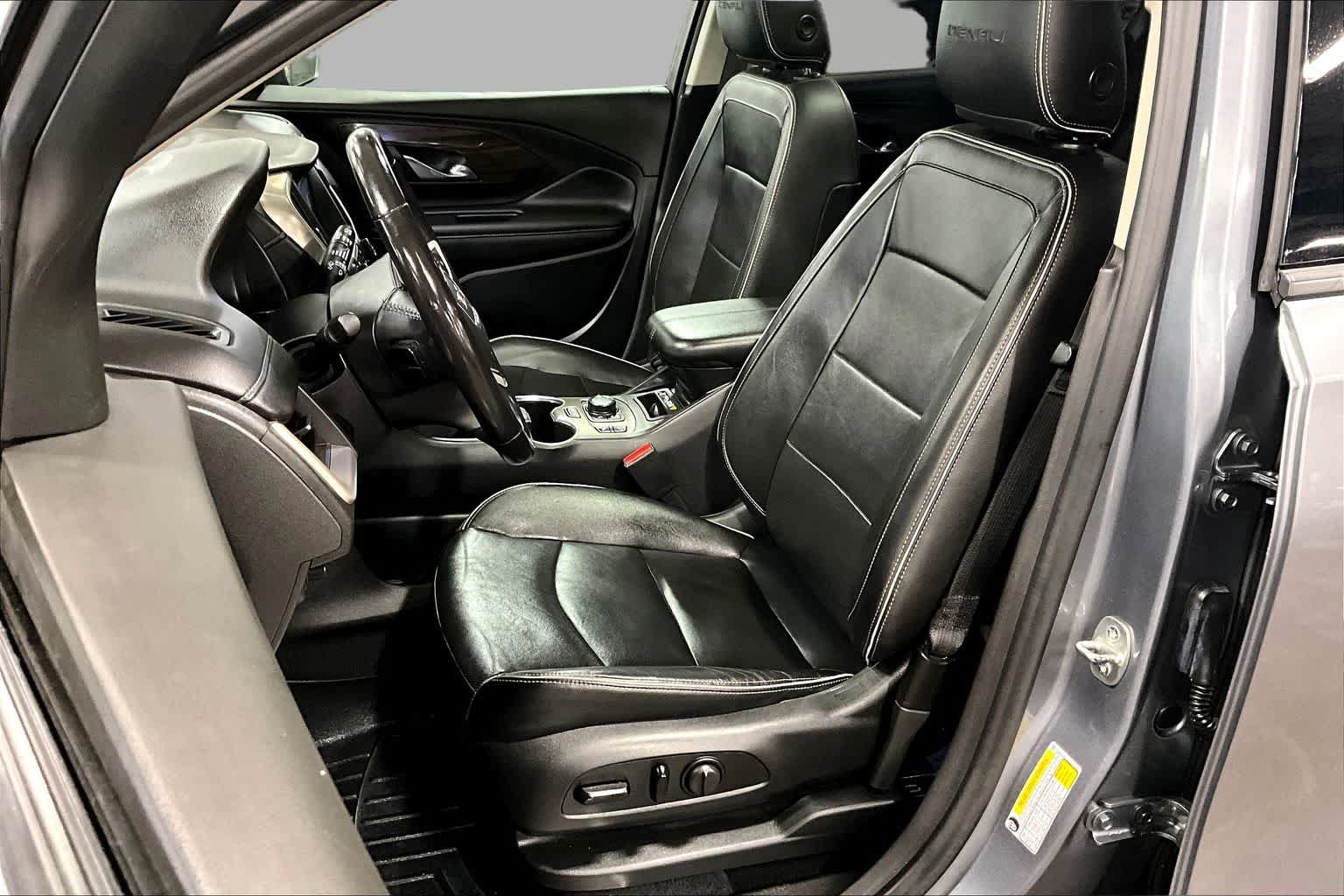 Used 2020 GMC Terrain Denali w/ Denali Premium Package AWD/4WD image 9