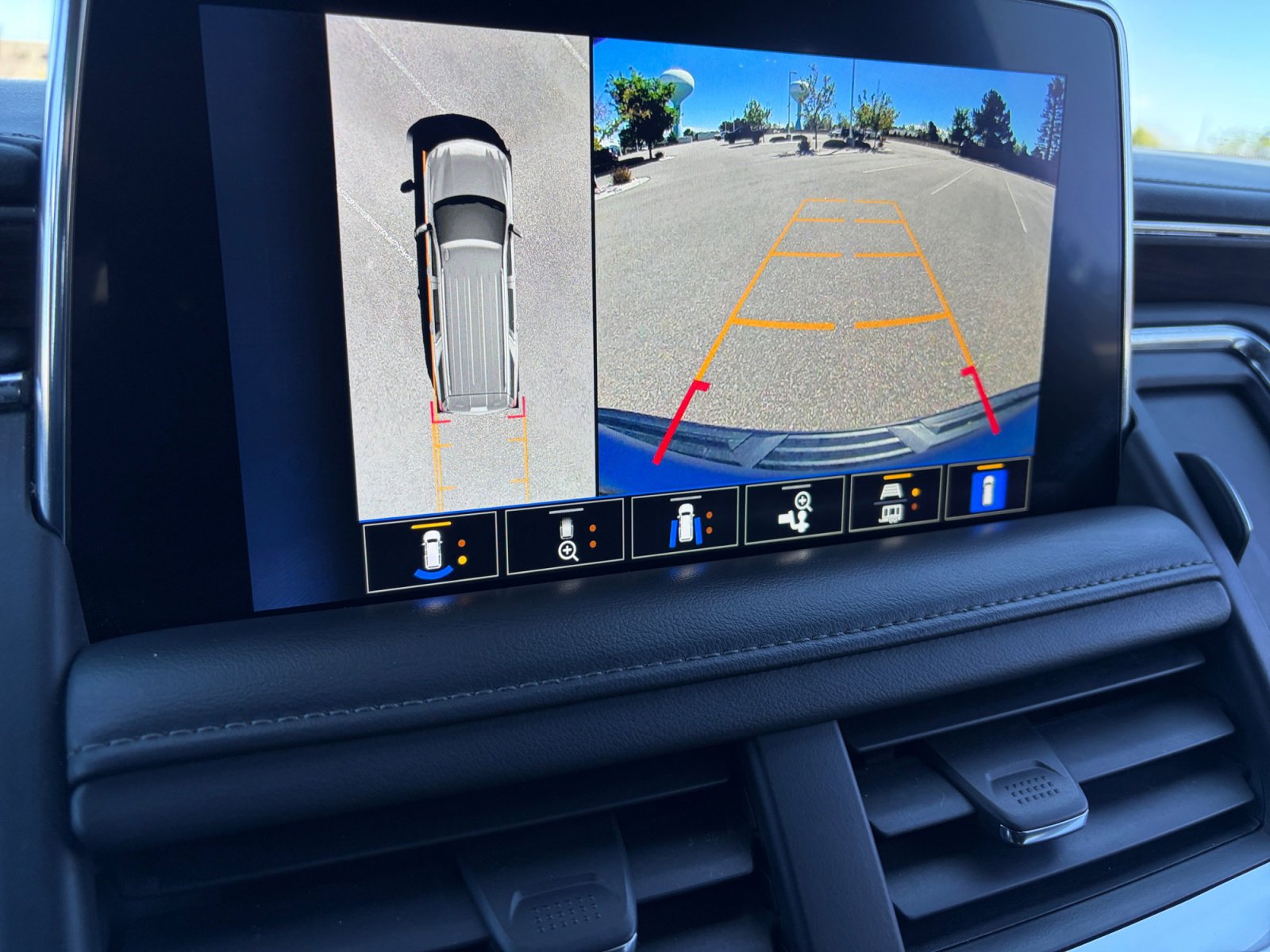 Used 2022 Chevrolet Tahoe Z71 w/ Off-Road Capability Package image 25