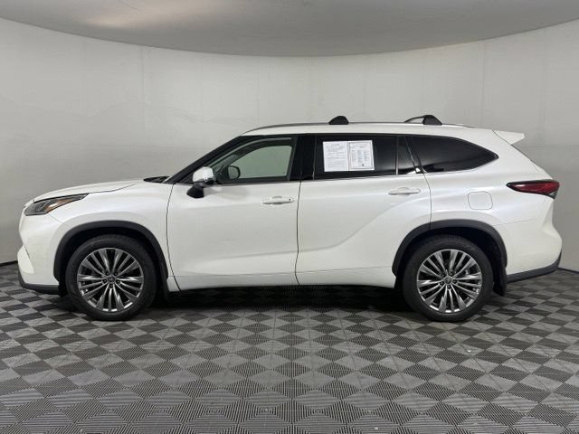 Used 2021 Toyota Highlander Platinum AWD/4WD image 3