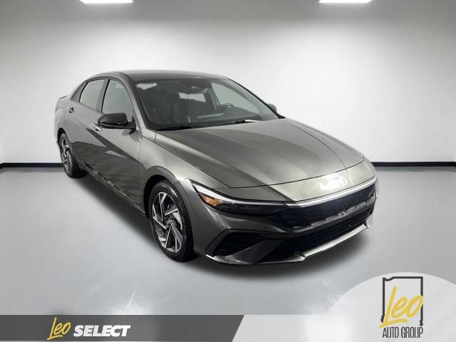Used 2025 Hyundai Elantra Sport FWD image 4