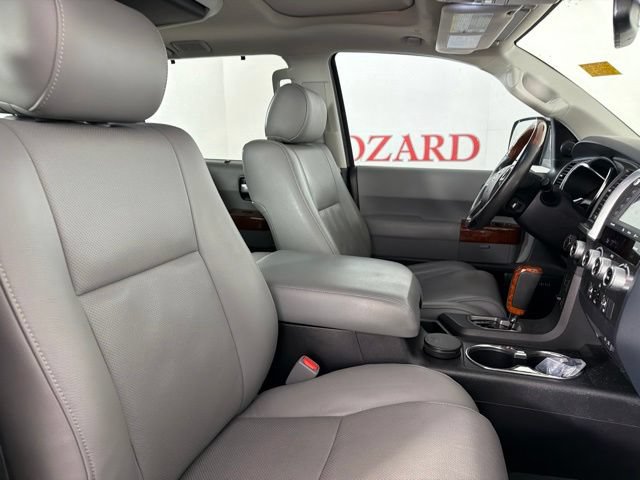 Used 2022 Toyota Sequoia Platinum AWD/4WD image 16