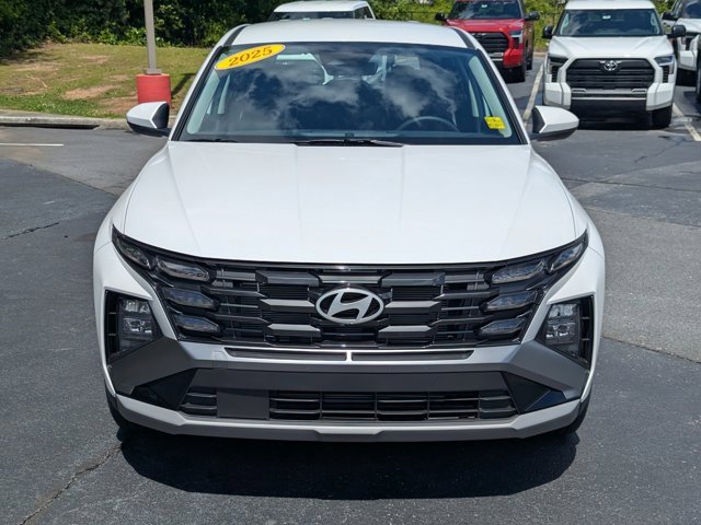 Used 2025 Hyundai Tucson SE image 2
