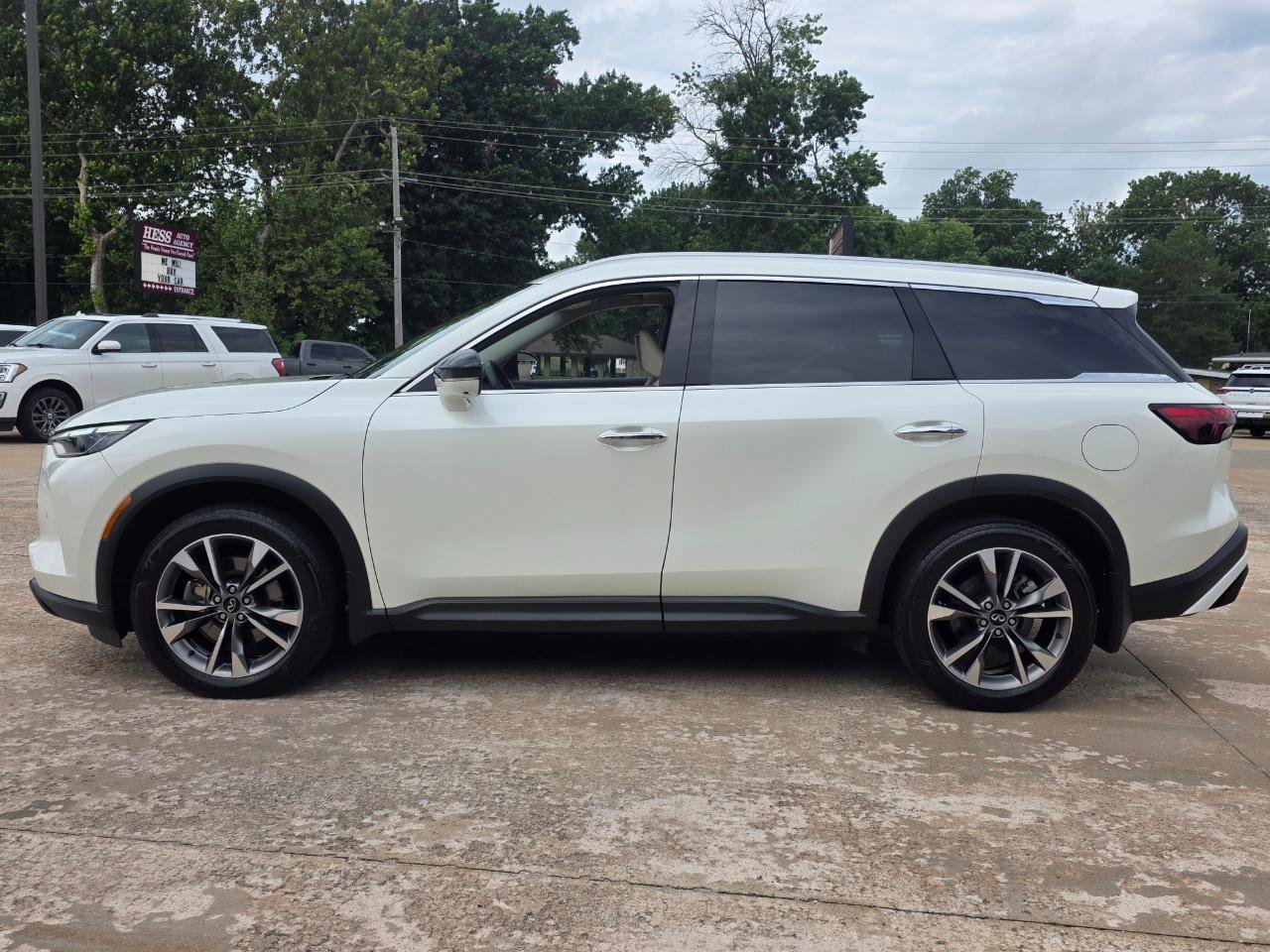 Used 2023 INFINITI QX60 Luxe AWD/4WD image 8