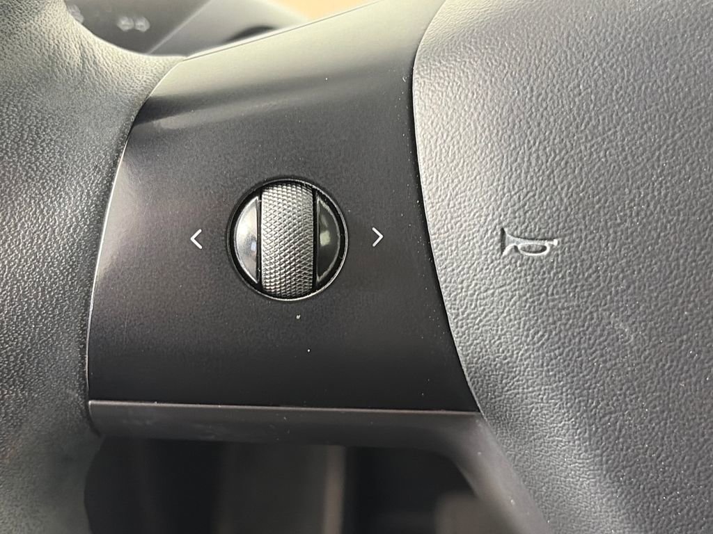 Used 2021 Tesla Model Y Long Range image 16