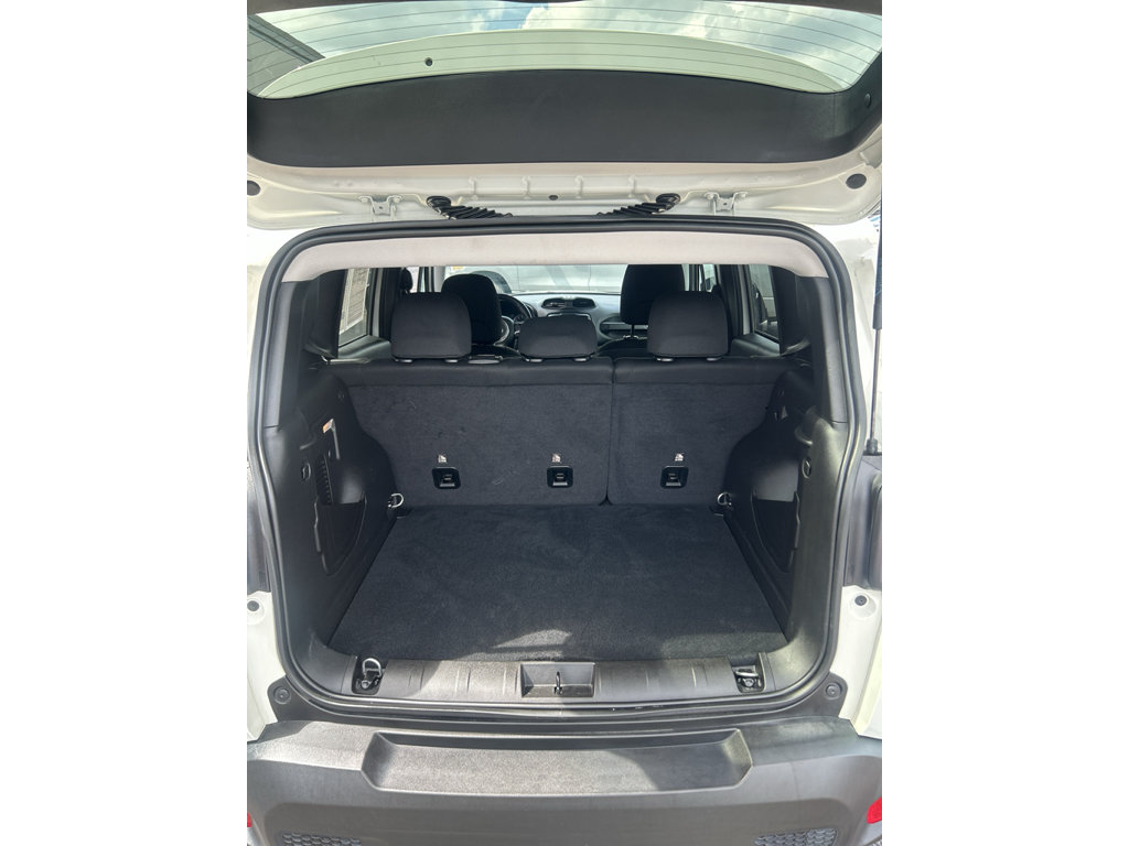 Used 2023 Jeep Renegade Altitude w/ Convenience Group I AWD/4WD image 7