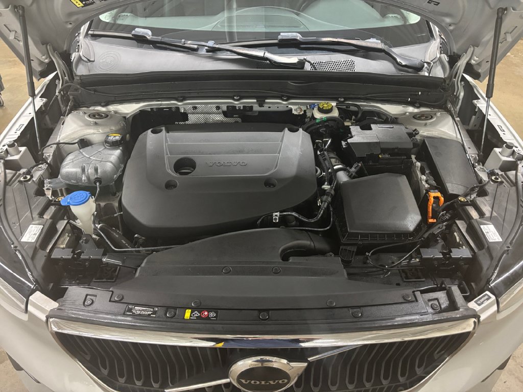 Certified 2023 Volvo XC40 B5 Core AWD/4WD image 9