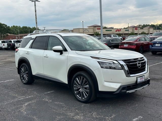 Certified 2024 Nissan Pathfinder SL w/ SL Premium Package AWD/4WD image 3
