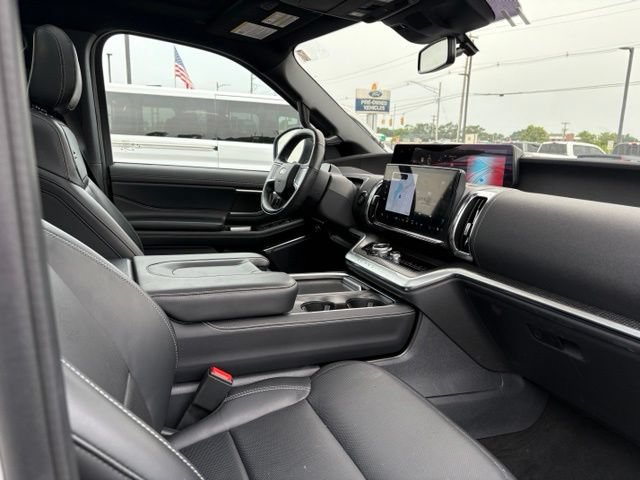 Used 2025 Ford Expedition Max Platinum w/ Stealth Appearance Package AWD/4WD image 13