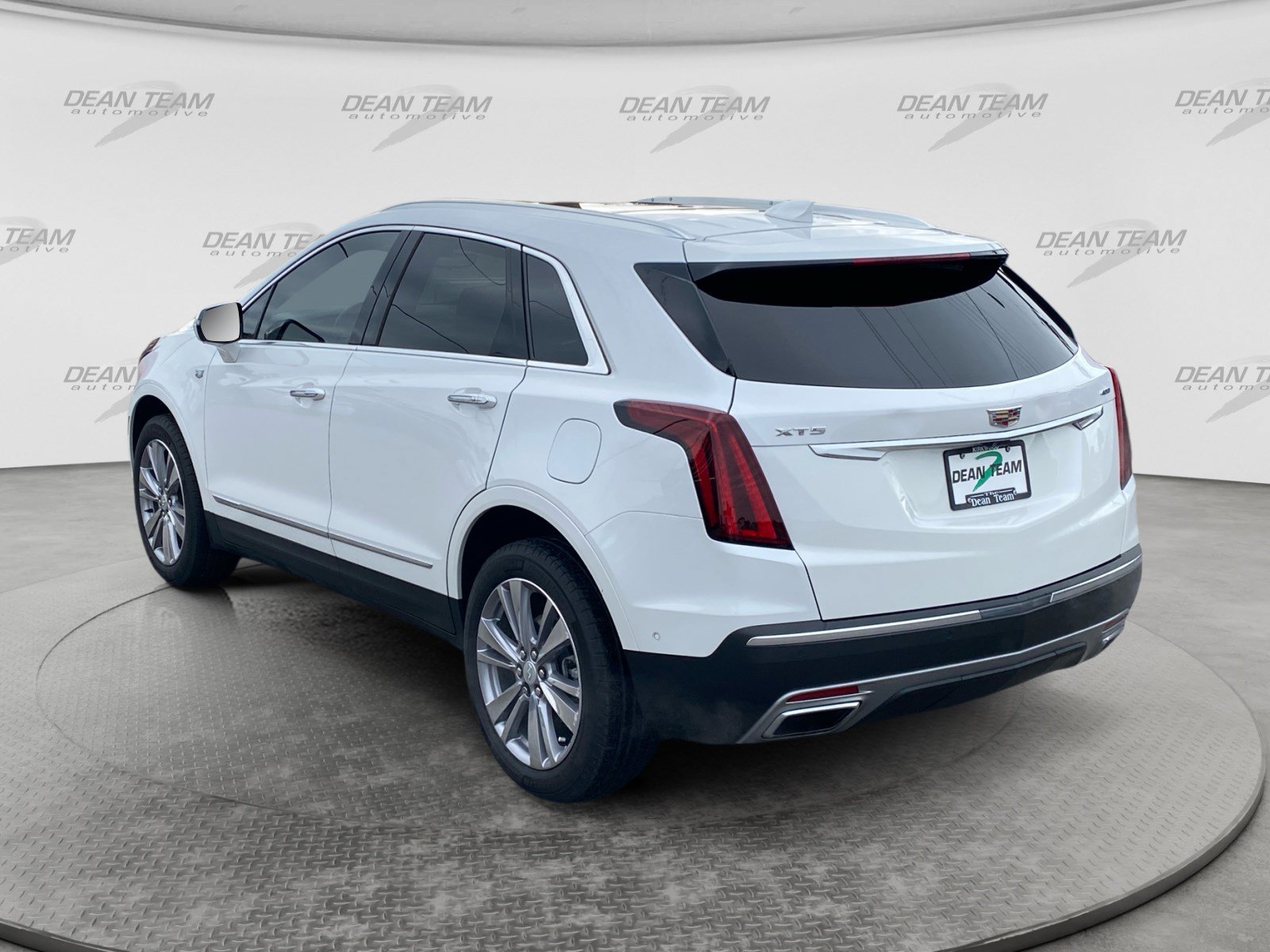 Used 2024 Cadillac XT5 Premium Luxury w/ Technology Package FWD image 6