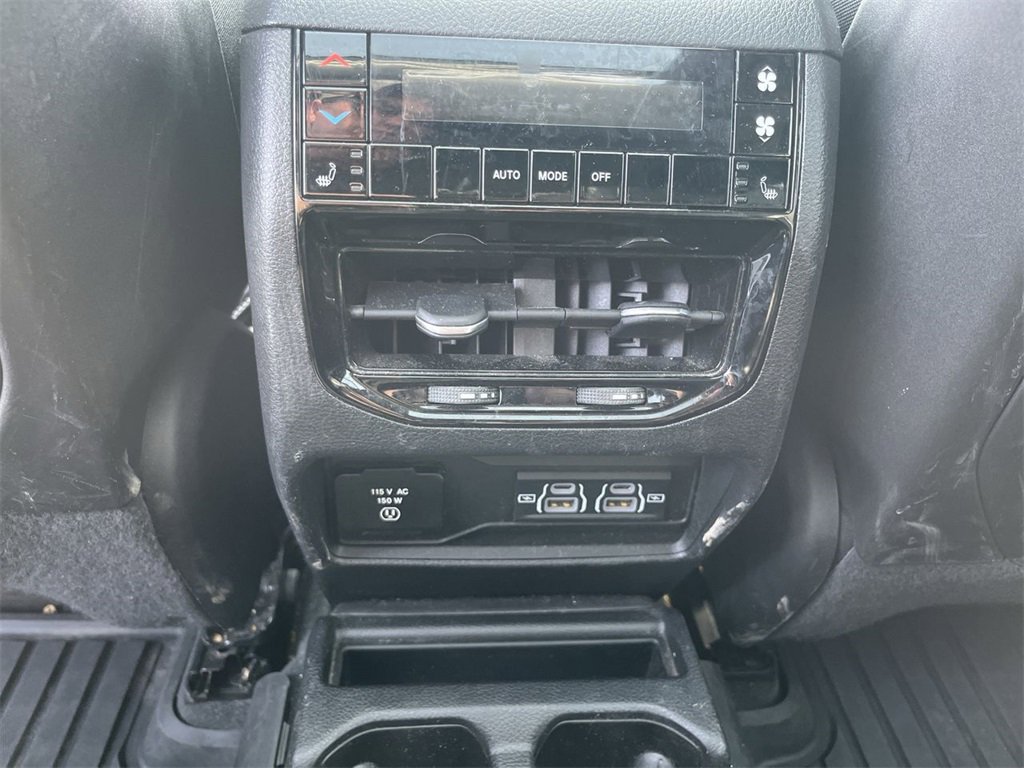 Used 2023 Jeep Grand Cherokee L Limited w/ Black Appearance Package image 22