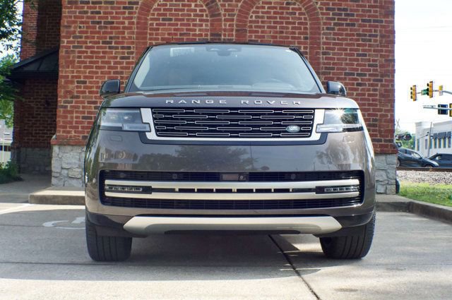Used 2025 Land Rover Range Rover Long Wheelbase SE AWD/4WD image 2