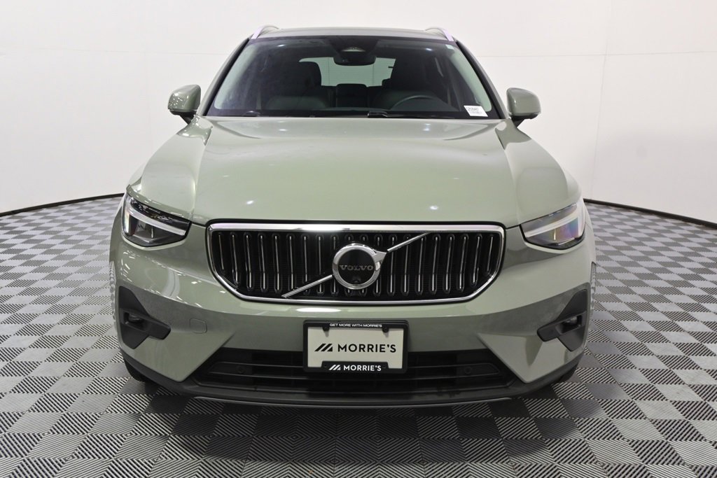 Used 2025 Volvo XC40 B5 Plus image 10