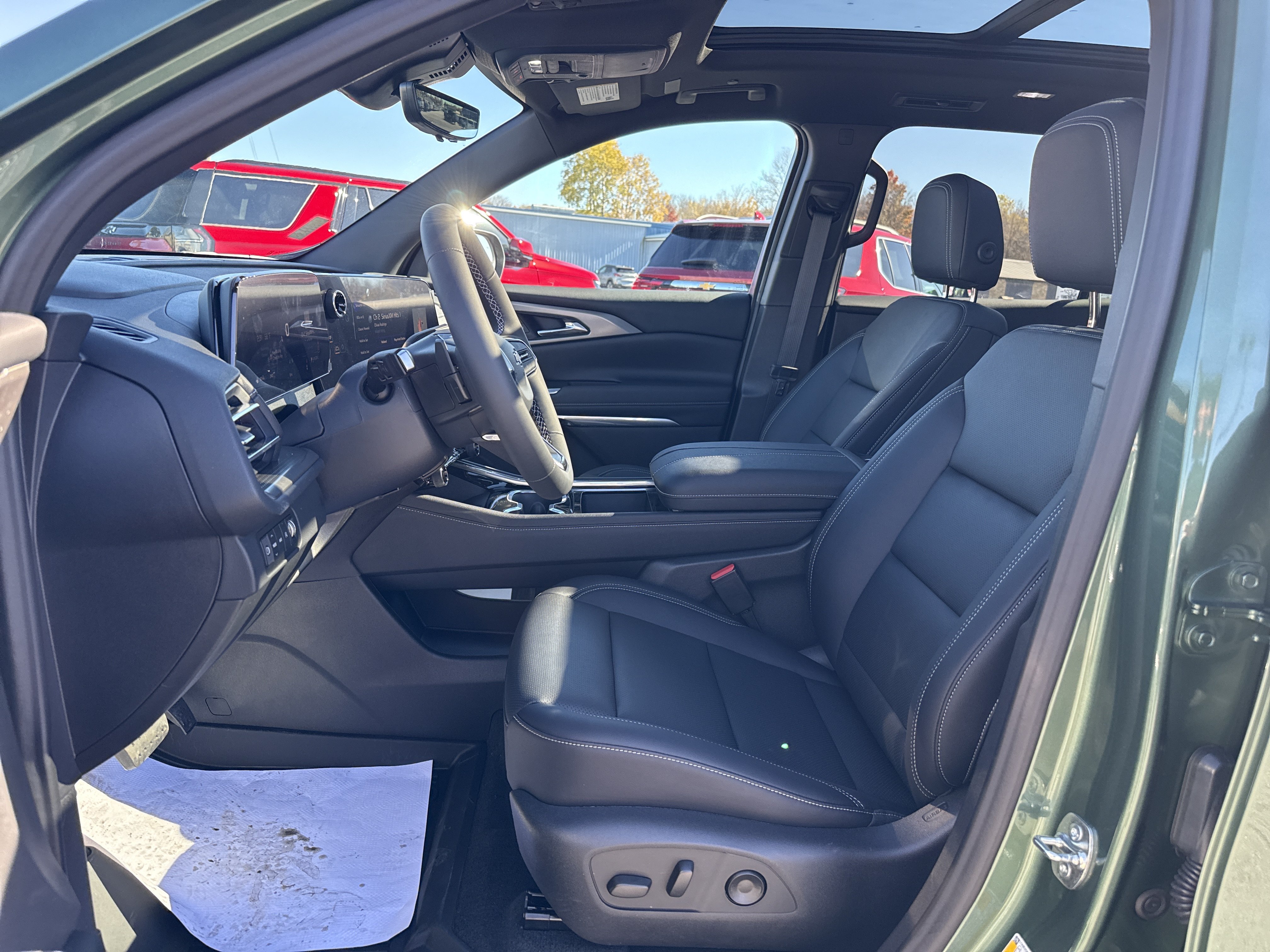 New 2027 Chevrolet Traverse LT w/ Sun and Wheel Package AWD/4WD image 5