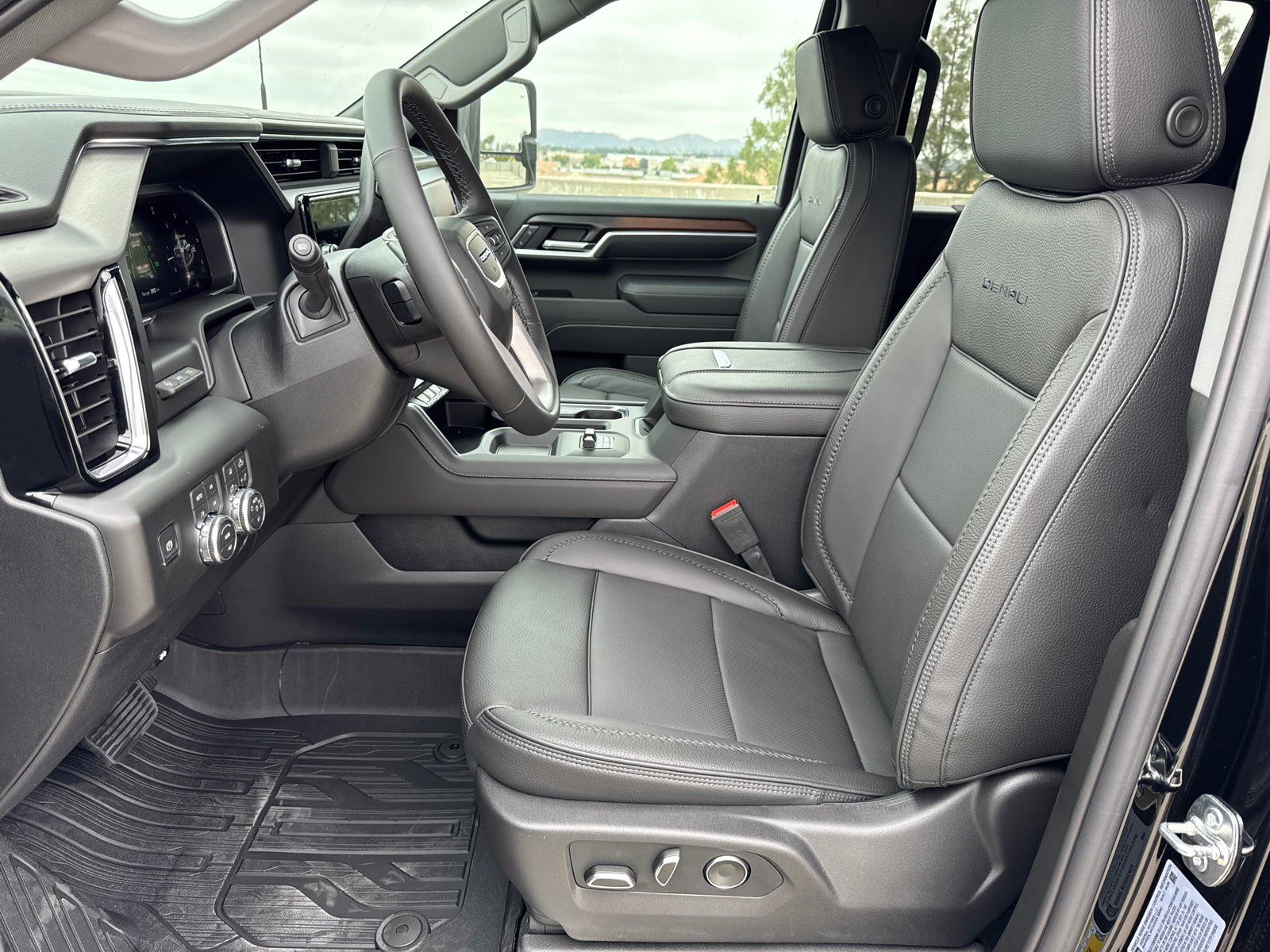 New 2026 GMC Sierra 2500 Denali w/ Denali Reserve Package AWD/4WD image 31