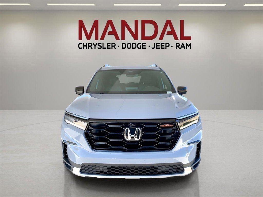 Used 2025 Honda Pilot TrailSport image 3