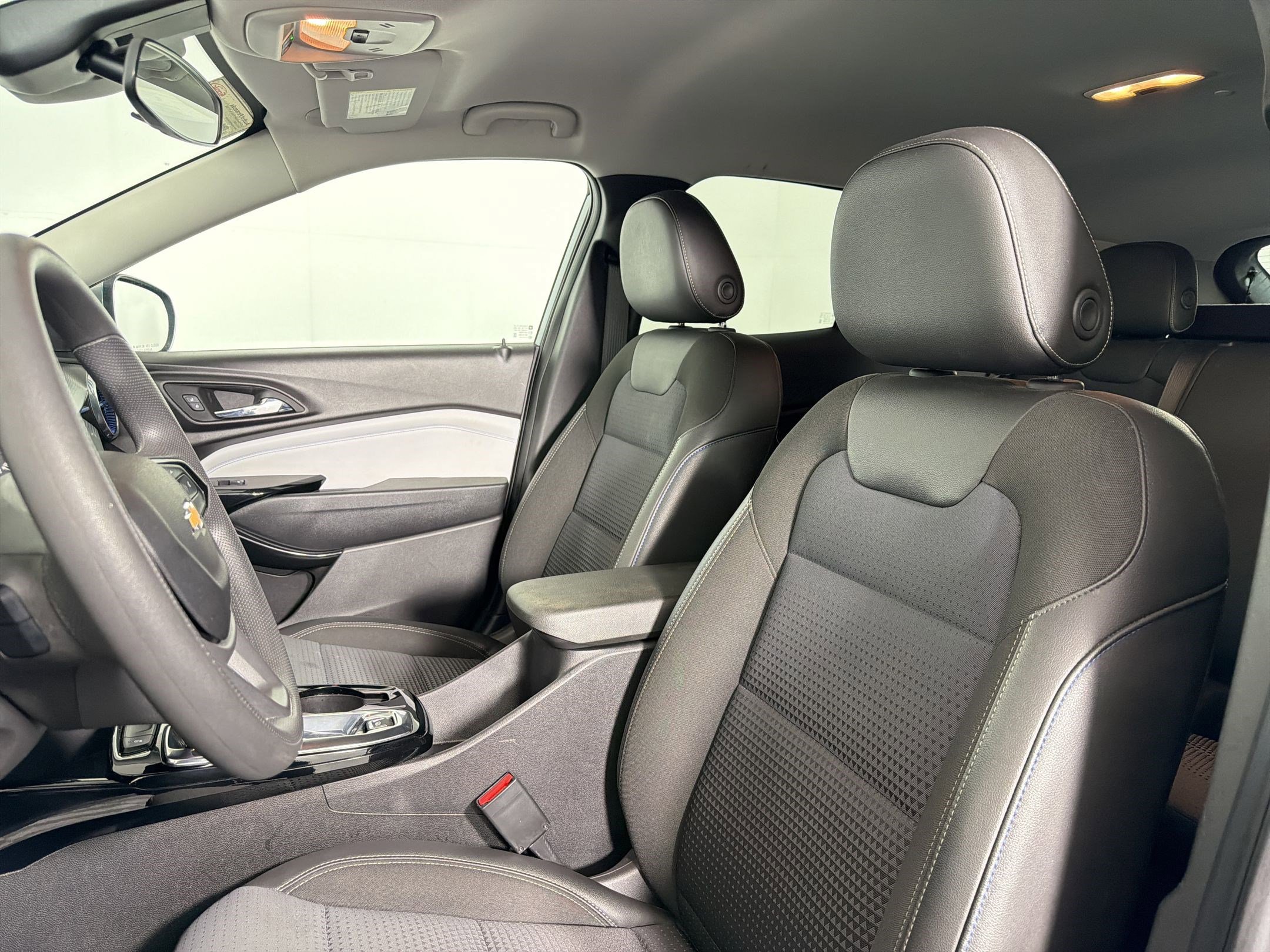 Used 2025 Chevrolet Trax LT FWD image 22