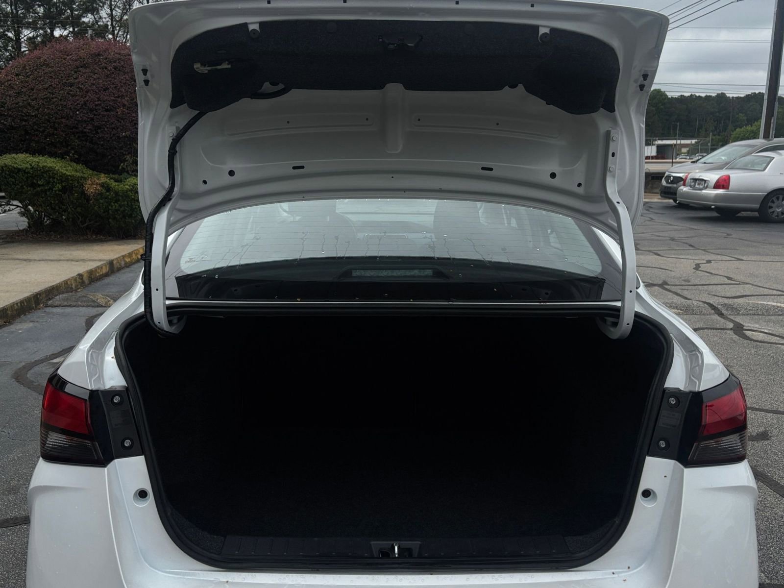 Used 2025 Nissan Versa SV FWD image 30