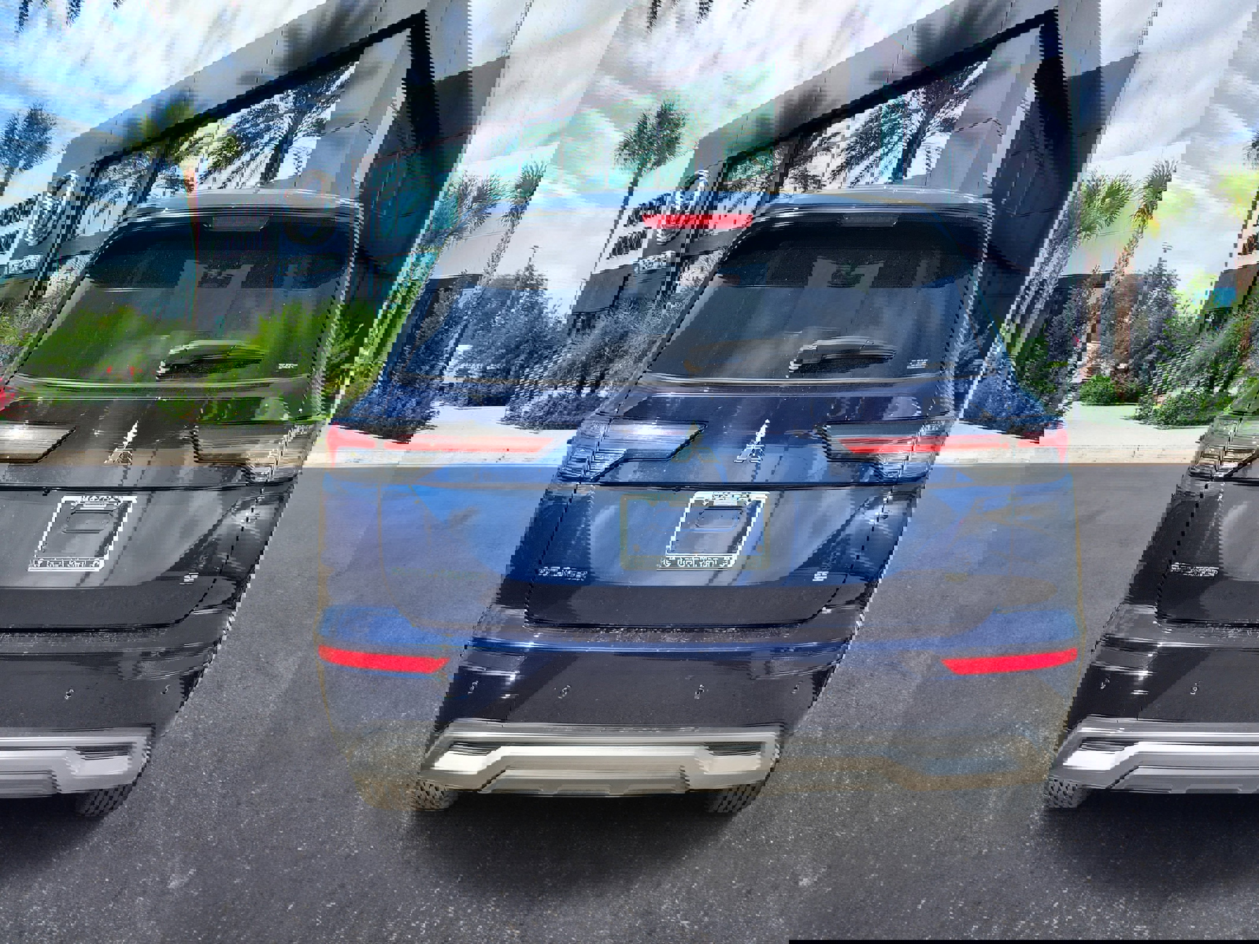 Used 2025 Mitsubishi Outlander AWD image 4