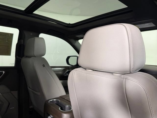 Used 2024 GMC Yukon SLT w/ SLT Luxury Package AWD/4WD image 30