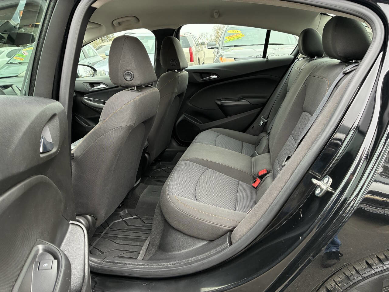 Used 2018 Chevrolet Cruze LS image 4