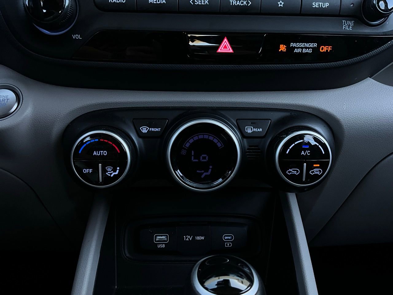 Used 2025 Hyundai Venue SEL image 27