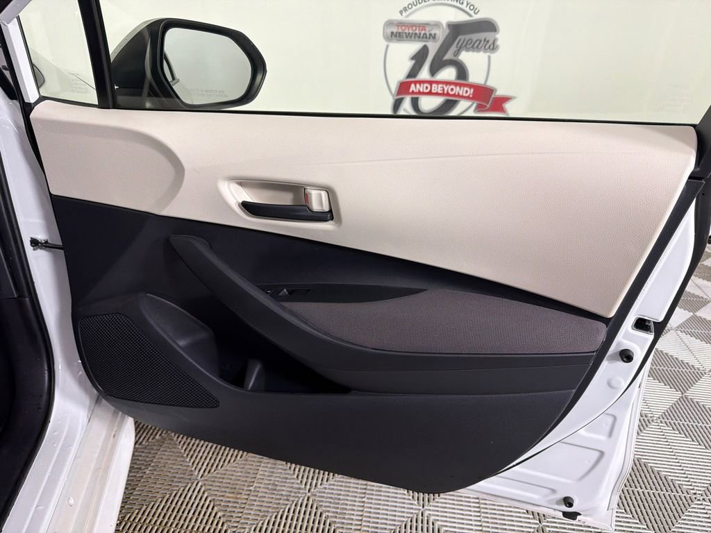 Used 2022 Toyota Corolla LE image 14